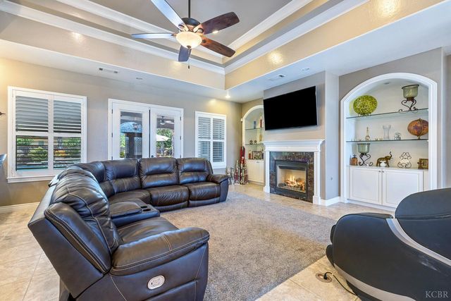 2722 Meadow Court, Hanford, CA 93230