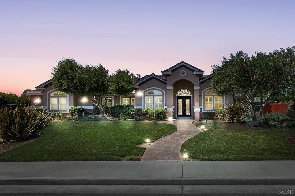 2722 Meadow Court, Hanford, CA 93230