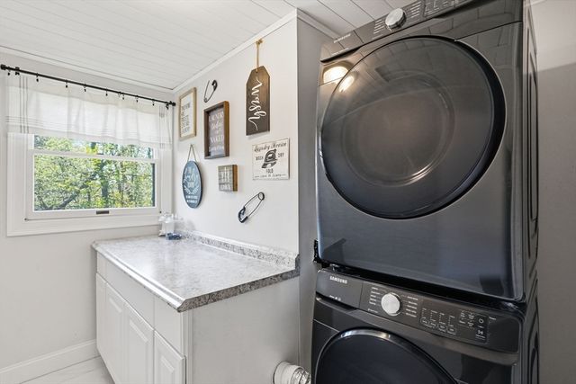 8 Lisa Rd, Peabody, MA 01960