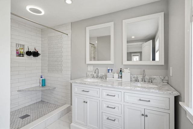 8 Lisa Rd, Peabody, MA 01960