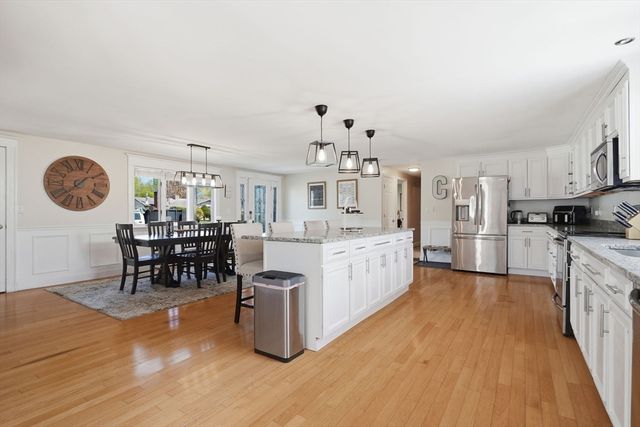 8 Lisa Rd, Peabody, MA 01960