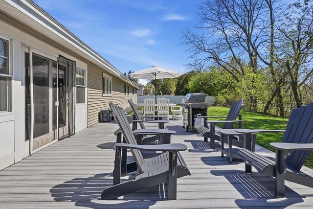 8 Lisa Rd, Peabody, MA 01960