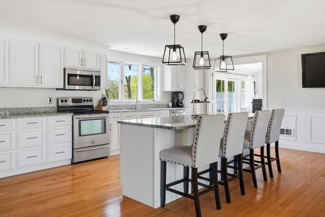 8 Lisa Rd, Peabody, MA 01960