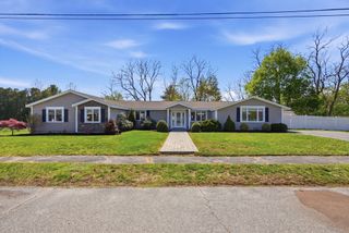8 Lisa Rd, Peabody, MA 01960