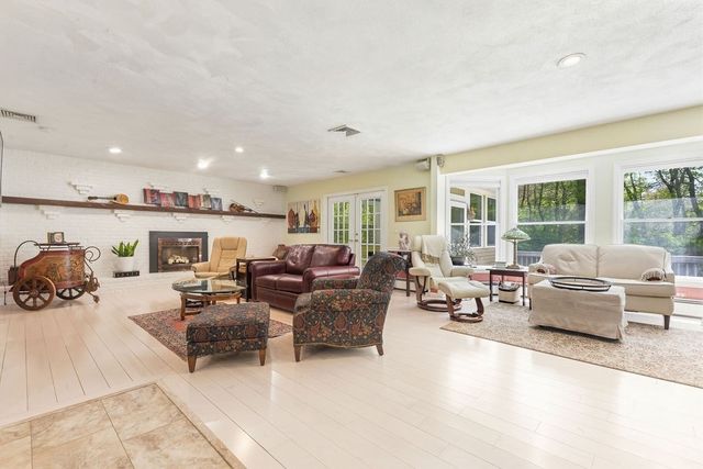 795 Maple St, Mansfield, MA 02048