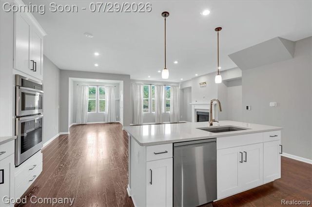 4685 Broomfield Way, Lake Orion, MI 48359
