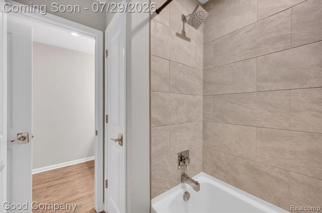 4685 Broomfield Way, Lake Orion, MI 48359
