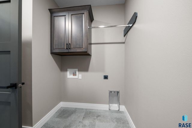 1101 N Scots Pine Dr Drive, Sioux Falls, SD 57110