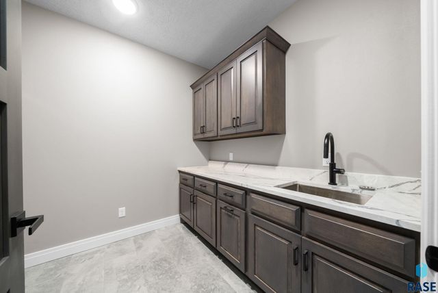 1101 N Scots Pine Dr Drive, Sioux Falls, SD 57110