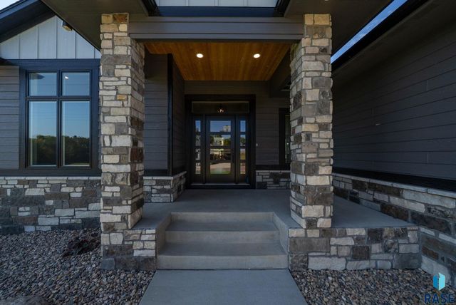 1101 N Scots Pine Dr Drive, Sioux Falls, SD 57110