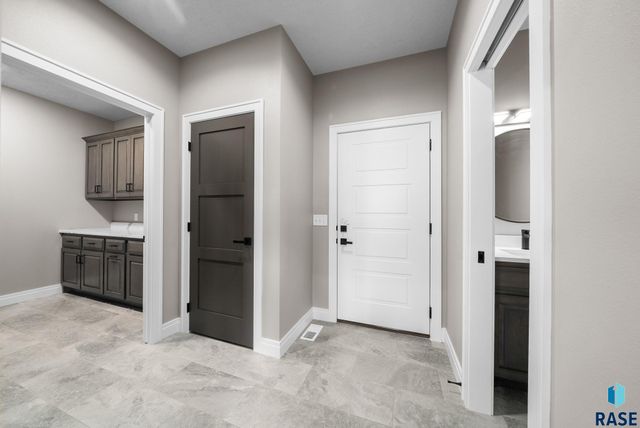 1101 N Scots Pine Dr Drive, Sioux Falls, SD 57110