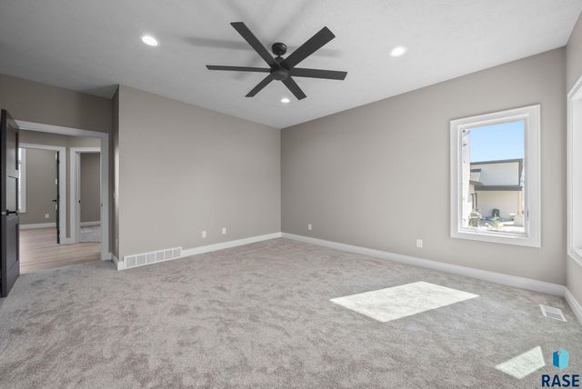 1101 N Scots Pine Dr Drive, Sioux Falls, SD 57110