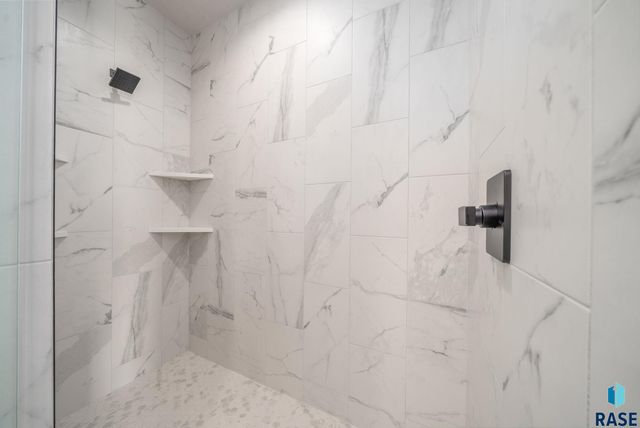 1101 N Scots Pine Dr Drive, Sioux Falls, SD 57110