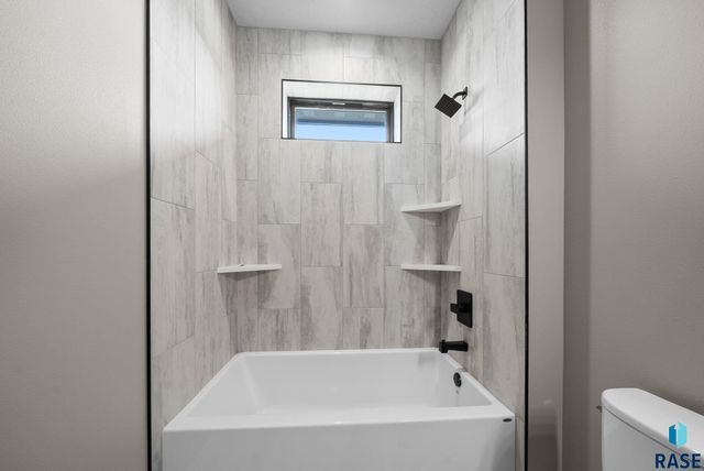 1101 N Scots Pine Dr Drive, Sioux Falls, SD 57110