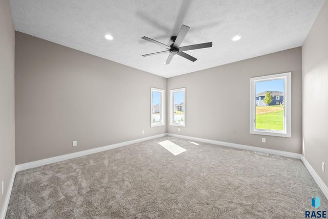 1101 N Scots Pine Dr Drive, Sioux Falls, SD 57110