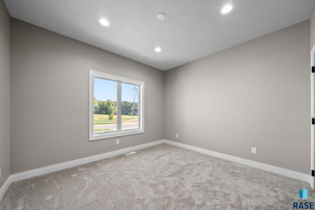 1101 N Scots Pine Dr Drive, Sioux Falls, SD 57110