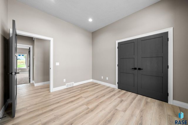 1101 N Scots Pine Dr Drive, Sioux Falls, SD 57110