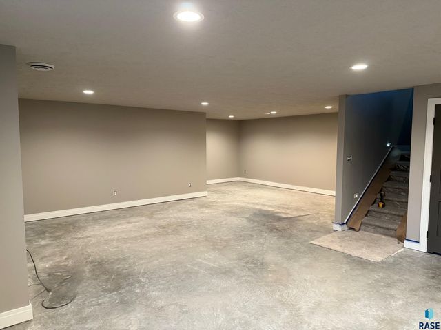 1101 N Scots Pine Dr Drive, Sioux Falls, SD 57110