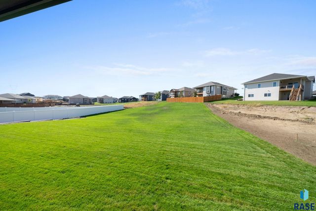 1101 N Scots Pine Dr Drive, Sioux Falls, SD 57110