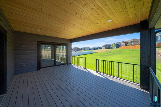 1101 N Scots Pine Dr Drive, Sioux Falls, SD 57110