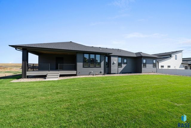 1101 N Scots Pine Dr Drive, Sioux Falls, SD 57110