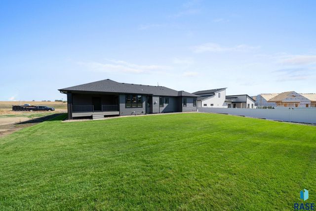 1101 N Scots Pine Dr Drive, Sioux Falls, SD 57110