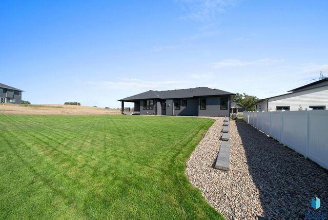 1101 N Scots Pine Dr Drive, Sioux Falls, SD 57110