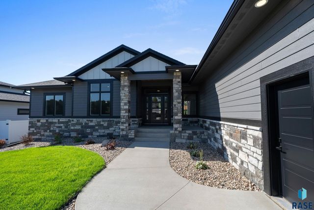 1101 N Scots Pine Dr Drive, Sioux Falls, SD 57110