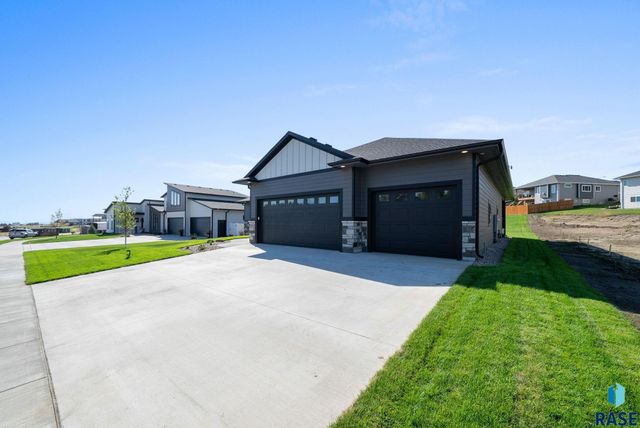 1101 N Scots Pine Dr Drive, Sioux Falls, SD 57110