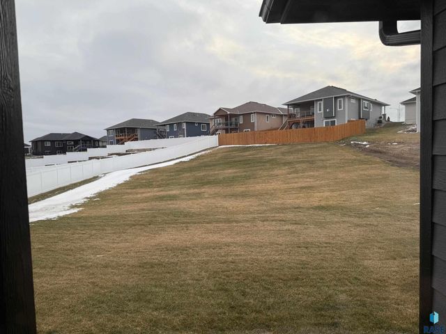 1101 N Scots Pine Dr Drive, Sioux Falls, SD 57110