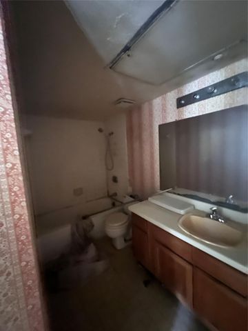 7313 Gulf Freeway 123, Houston, TX 77017