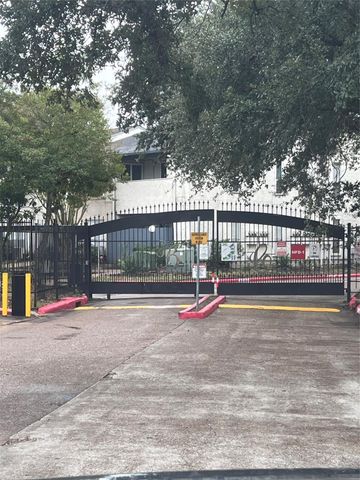 7313 Gulf Freeway 123, Houston, TX 77017