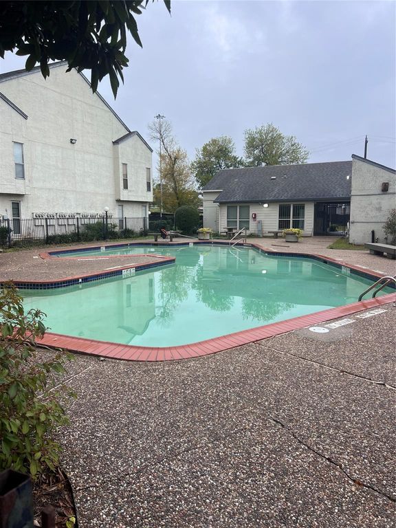 7313 Gulf Freeway 123, Houston, TX 77017