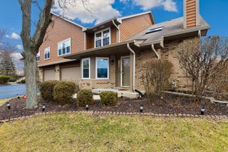 8076 Capra Trail, Darien, IL 60561