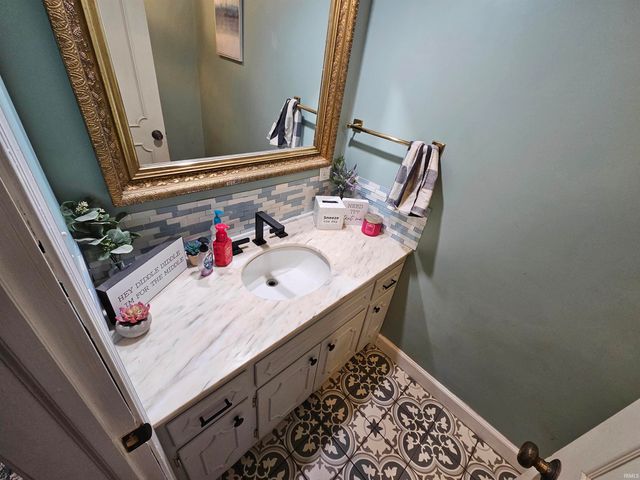 123 Fairway Drive, Vincennes, IN 47591