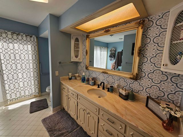 123 Fairway Drive, Vincennes, IN 47591