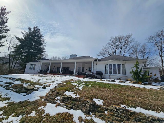 123 Fairway Drive, Vincennes, IN 47591