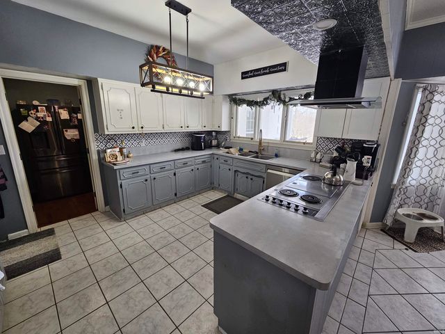 123 Fairway Drive, Vincennes, IN 47591