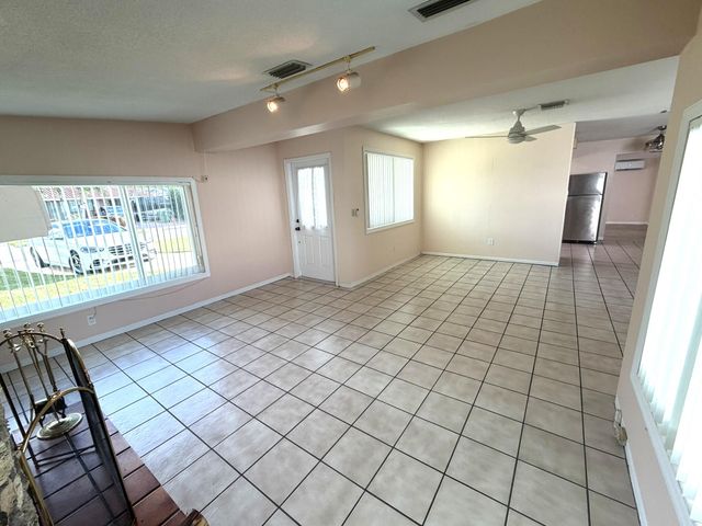 8881 NW 11th Street, Pembroke Pines, FL 33024