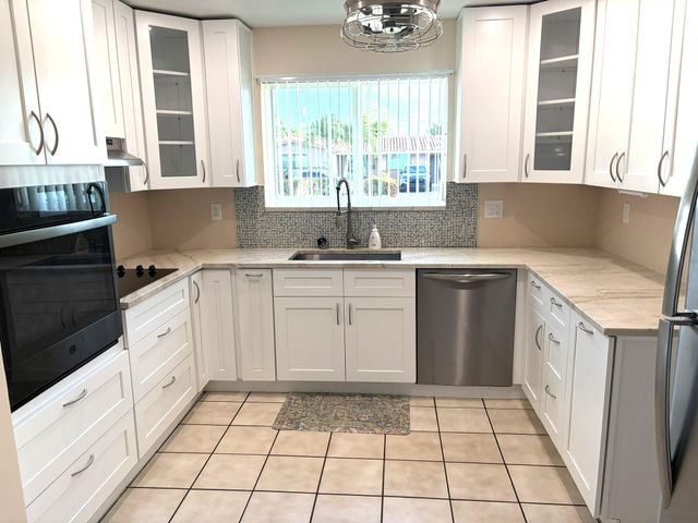 8881 NW 11th Street, Pembroke Pines, FL 33024