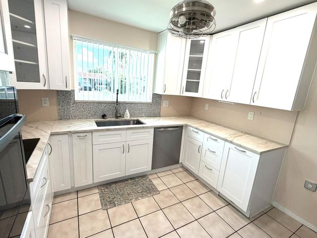 8881 NW 11th Street, Pembroke Pines, FL 33024