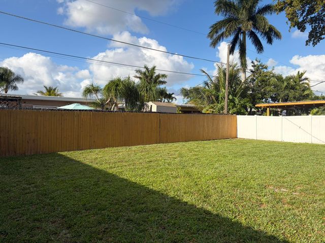 8881 NW 11th Street, Pembroke Pines, FL 33024