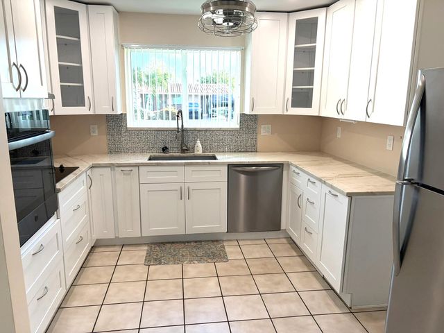 8881 NW 11th Street, Pembroke Pines, FL 33024