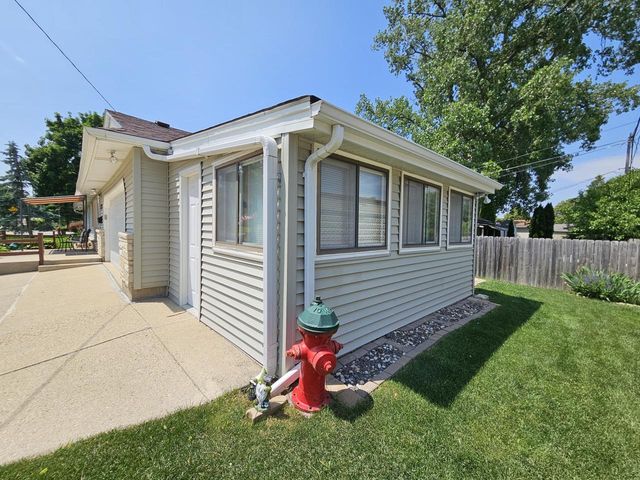 12626 W Lancaster AVENUE, Butler, WI 53007