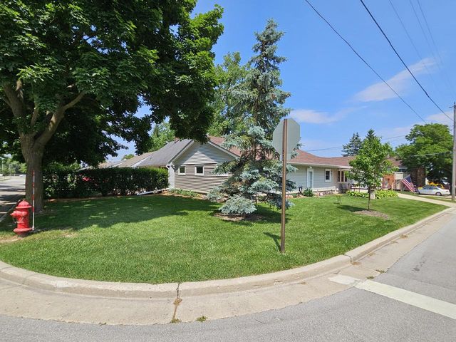 12626 W Lancaster AVENUE, Butler, WI 53007