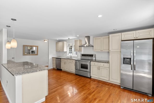 137 Brewster Road, West Hartford, CT 06117