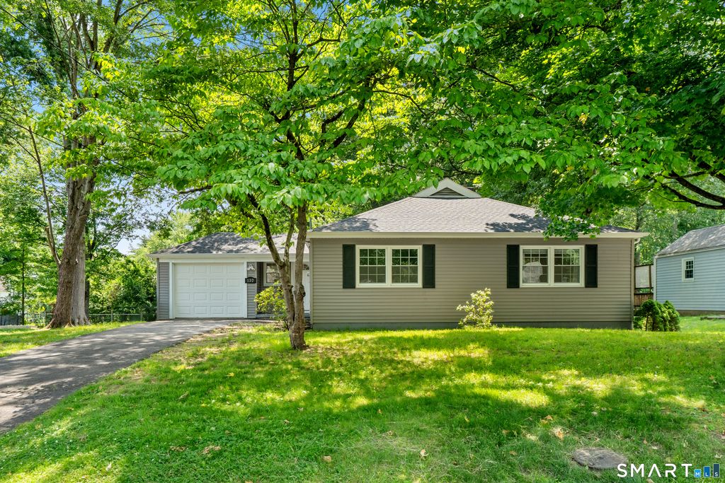 137 Brewster Road, West Hartford, CT 06117