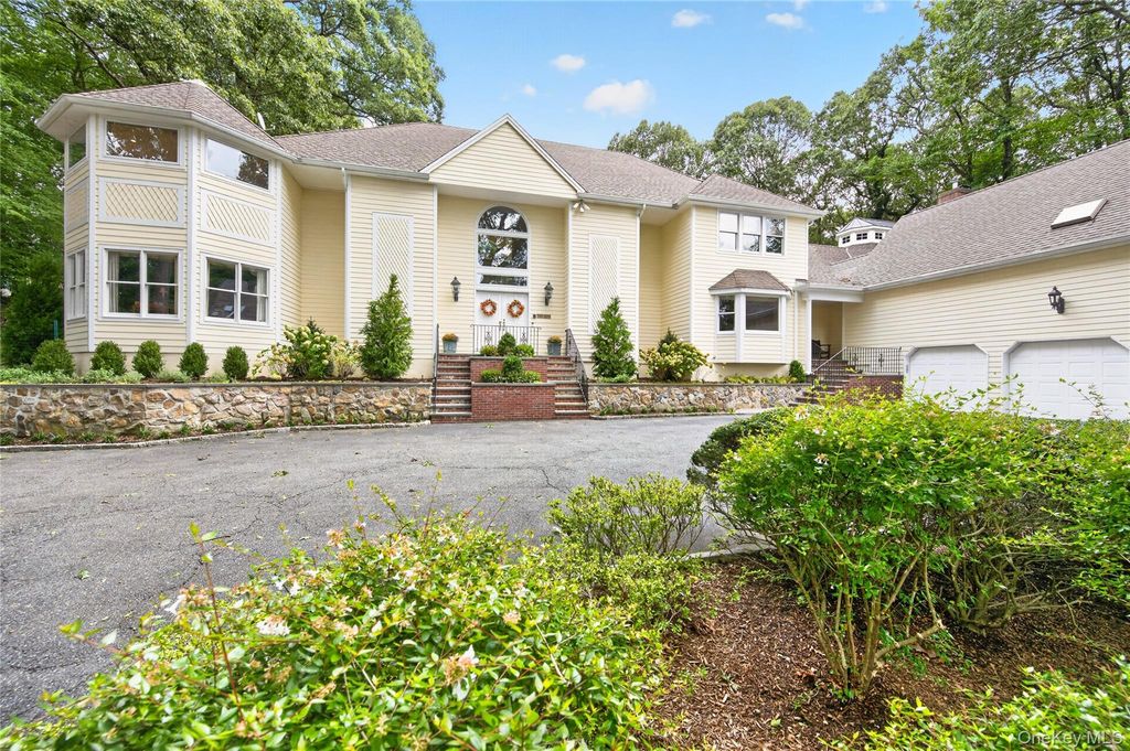 136 Cove Neck Road, Cove Neck, NY 11771