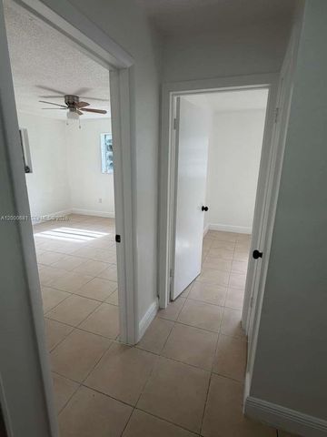 18416 NE 24th Ct 18418, North Miami Beach, FL 33160