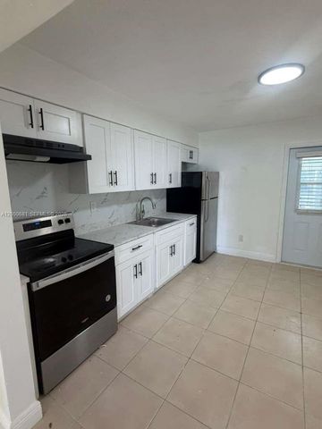 18416 NE 24th Ct 18418, North Miami Beach, FL 33160